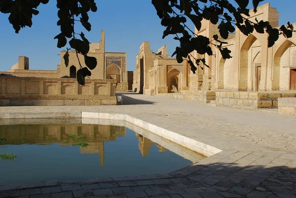 Buhara yakınlarındaki Sumitan köyündeki Chor-Bekr şehir mezarlığı. Özbekistan
