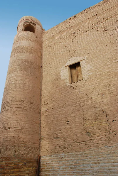 Antik Ichan-Kala, Khiva şehrinde duvarı olan antik bir kule. Özbekistan