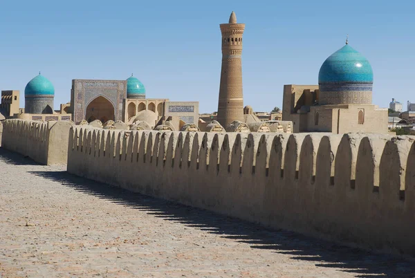 Fästningsvägg Och Poi Kalyan Komplex Registan Square Buchara Uzbekistan — Stockfoto