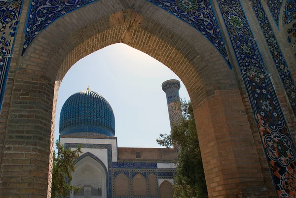 Vista Attraverso Arco Samarcanda Gur Emir Mausoleo Tamerlano Amir Timur — Foto Stock