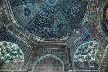 Semerkand. Shakhi-Zinda mezarlığındaki Shodimulk Oko mozolesinin iç kısmının parçası. Özbekistan