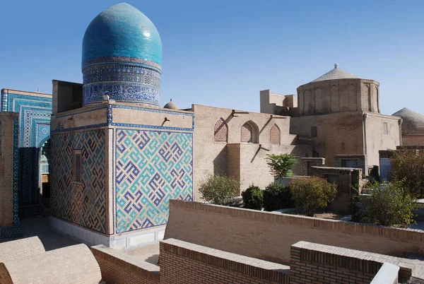 Semerkand. Shakhi-Zinda topluluğunun kompleksindeki kubbeler. Özbekistan