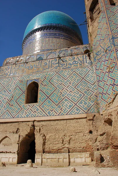 Bibi-Khanum katedrali camisi ve antik duvar. Özbekistan