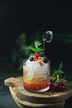 Böğürtlenli ve tonikli limonata