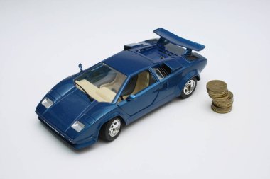 Pahalı araba ve hesaplamalar maliyetli