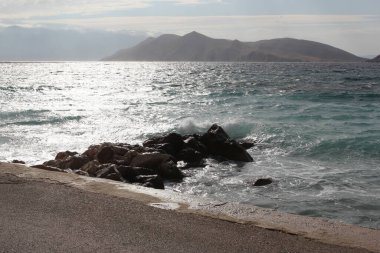 Günbatımında güzel deniz kıyıları, Baska, Krk Adası, Hırvatistan