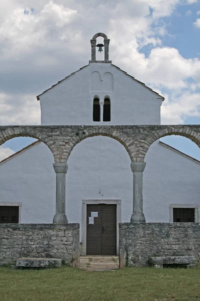 Вид Величну Середньовічну Архітектуру Церква — стокове фото