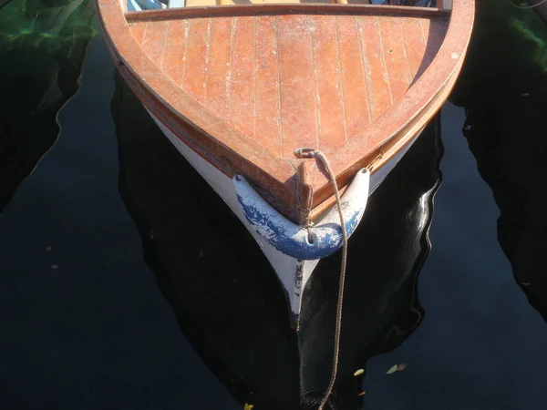 Boat Mooring Boat Moored Port Sea Ropes Wood Wood Paint — Stock Photo, Image