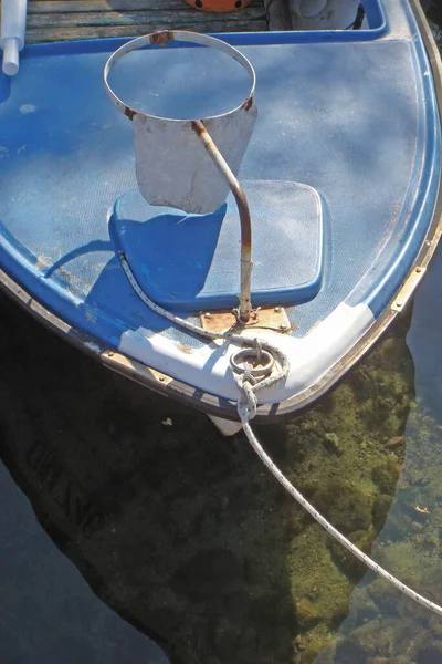 Boot Auf Dem Liegeplatz Boot Hafen Meer Seile Holz Holzfarbe — Stockfoto