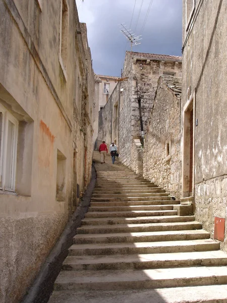 Rua Estreita Com Escadas Pedra Antiga Cidade Mediterrânea — Fotografia de Stock