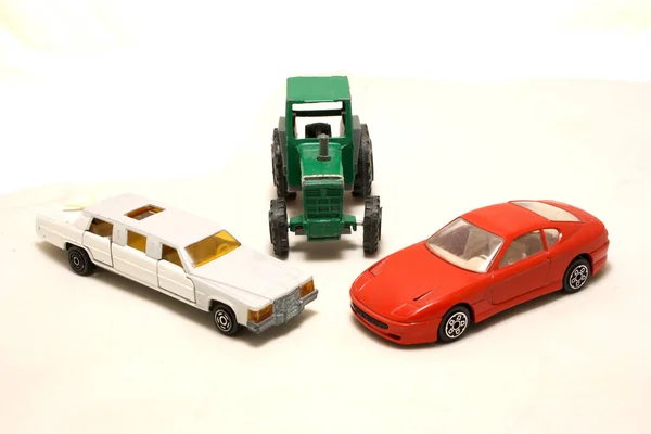 Limo Ferrari Och Traktor Metall Modeller Leksaker Isolerade Vit Bakgrund — Stockfoto