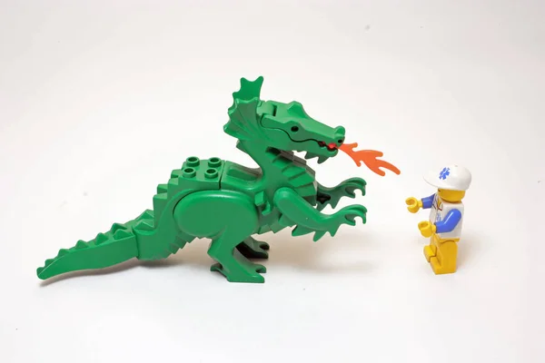 Дракон Плюет Огнем Игрушки Lego — стоковое фото
