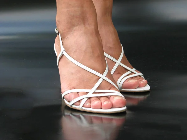 Female Feet White Strappy Sandals Black Background — Stock Photo, Image