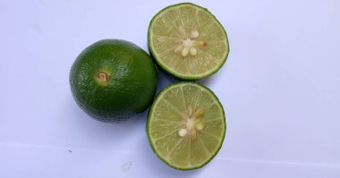 İzole edilmiş beyaz arkaplanı oynamak için bilgisayar faresi