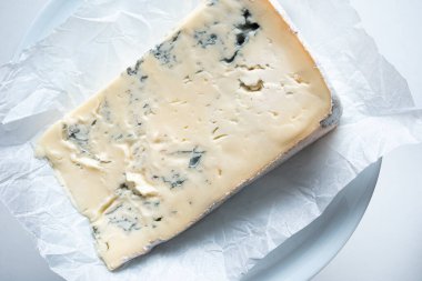 Gorgonzola peyniri yakın çekim. Piedmont bölgesinden tipik İtalyan peyniri.