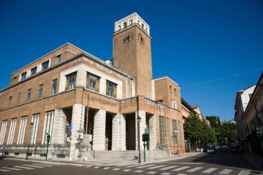 Gorizia, İtalya. 10 Mayıs 2021 Gorizia 'nın tarihi merkezindeki merkez postane binası..