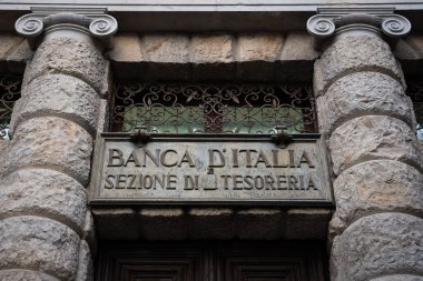 Udine, İtalya - 29 Ağustos 2021. İtalya Bankası binanın dışını imzaladı.