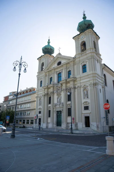 Gorizia, İtalya. 10 Mayıs 2021 Sant 'Ignazio Kilisesi Gorizia' nın tarihi merkezinde.