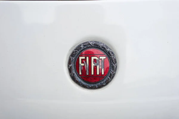 우디네 이탈리아 2021 Vintage Fiat Emblem 과거에 토리노 자동차 회사의 — 스톡 사진