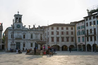 Udine, İtalya. 25 Mayıs 2021 Udine Piazza San Giacomo San Giacomo Kilisesi manzaralı