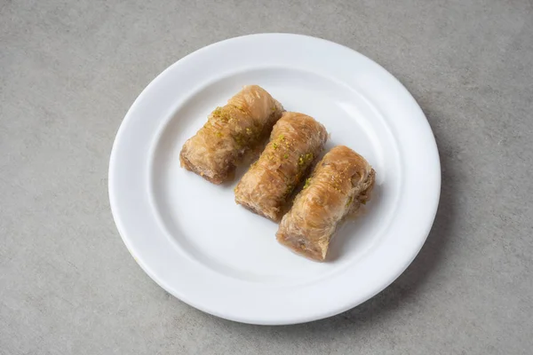 Doce Baklava Típico Turquia Fundo Pedra Cinza — Fotografia de Stock