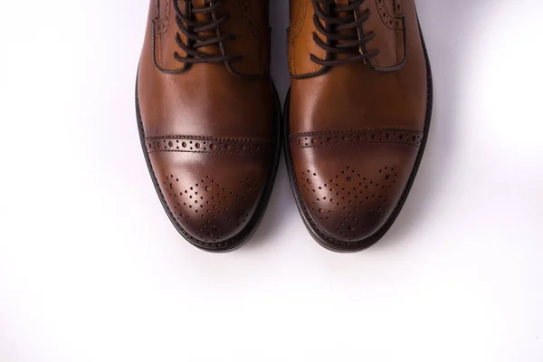 Detalle Zapatos Hombre Clásicos Cuero Marrón Sobre Fondo Blanco Vista —  Fotos de Stock