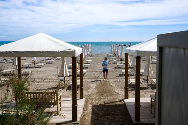 Grado Italië Mei 2021 Uitzicht Het Strand Met Parasols Ligbedden — Stockfoto