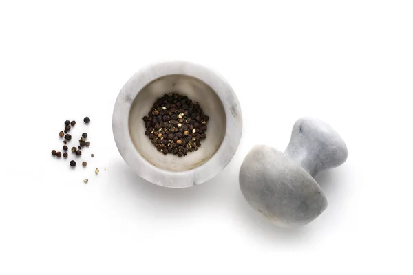 碎胡椒粉用石浆 孤立的白色背景 — 图库照片