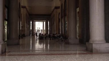 Cremona, İtalya. 10 Eylül 2021. Cremona, Lombardy 'deki 25 Nisan galerisi.