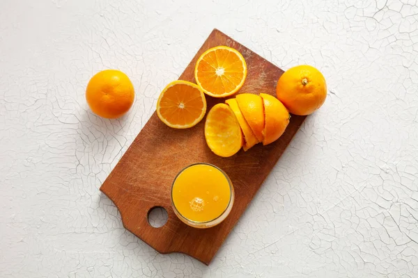 Tarocco Oranges Cutting Board Glass Orange Juice Light Background — Stock Photo, Image