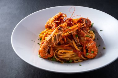 Karidesli spagetti ayrıntıları.