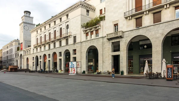 Brescia 'da. İtalya Mayıs 04 _ 2022 Brescia 'daki Piazza della Vittoria Sarayı. Lombardiya