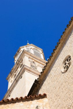 Trogir Hırvatistan. Mayıs 02-2022 Trogir özellikle St. Nicholas Kilisesi 'nin çan kulesi