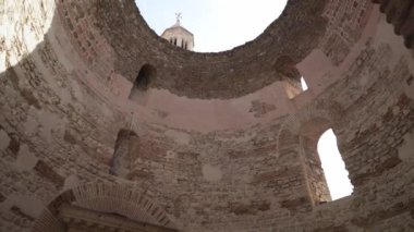 Hırvatistan 'ı bölmek. Mayıs 2022 'de Hırvatistan' ın Split kentindeki Diocletian sarayının içi