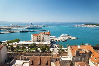 Hırvatistan 'ı bölmek. Mayıs 2022 Spli limanının görüntüsü