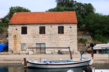 Hırvatistan 'ı Mayıs 2022' de Hırvatistan 'da Oeva luka küçük limanına bölün