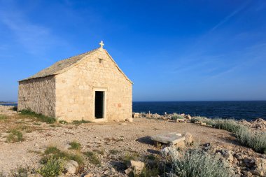 Razanj Croazia. Dergi 2022 Chiesa Konsülü Kısrak Planka Razanj Dalmazia.