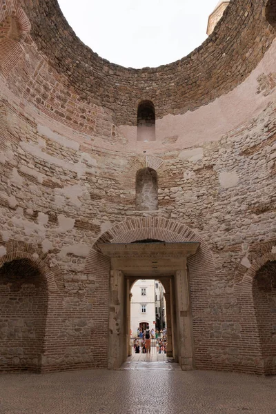 Podzielcie Chorwację Maj 2022 Starożytne Wejście Przedsionków Cesarskich Pałacu Dioklecjańskim — Zdjęcie stockowe