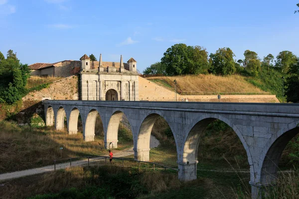 Palmanova Italy August 2022 View Venetian Aqueduct Background Porta Udine — Fotografia de Stock
