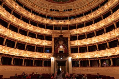 Parma, İtalya _ 04 Ekim 2022 Teatro Regio di Parma sahneleri sahneden görüldü