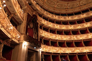 Parma, İtalya _ 04 Ekim 2022 Teatro Regio di Parma tezgahlarda görüldü