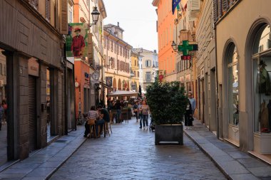 Parma, İtalya _ 04 Ekim 2022 Farini Caddesi Parma 'nın tarihi merkezinde