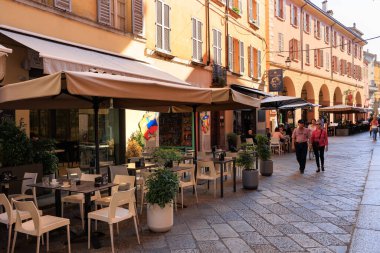 Parma, İtalya _ 04 Ekim 2022 Farini Caddesi Parma 'nın tarihi merkezinde