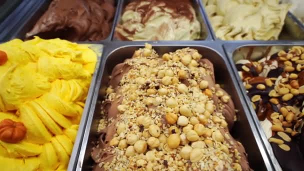 Διάφορες Γεύσεις Σπιτικού Παγωτού Παγωτατζίδικο — Αρχείο Βίντεο
