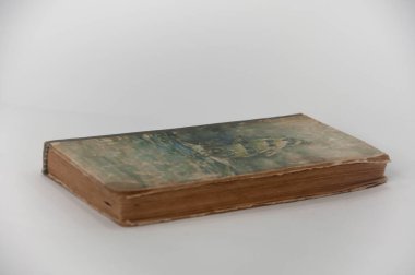 Beyaz arkaplan üzerine eski kitap