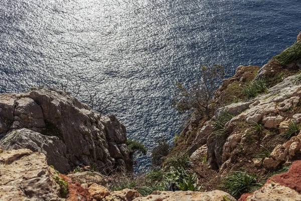 Top view of the rock and the sea, a beautiful landscape and background — Foto Stock