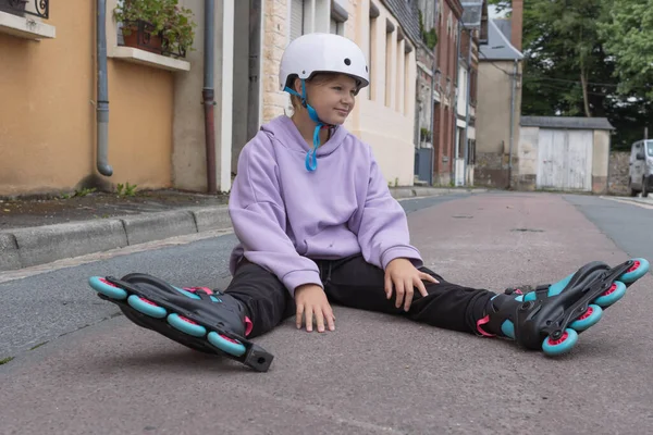 Teenage Girl European Appearance Purple Sweater Sits Ground Roller Skates — Fotografia de Stock