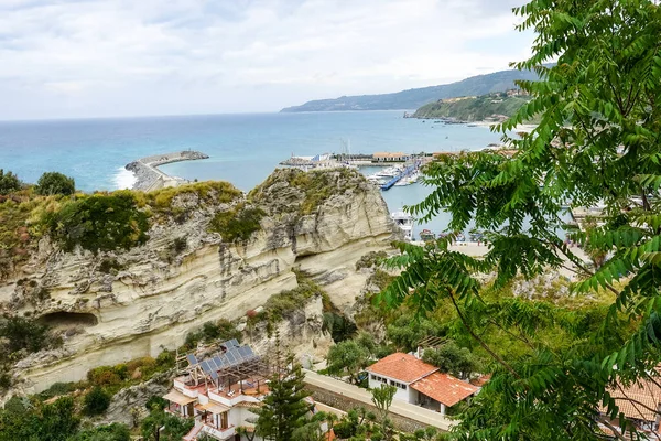 Prachtig Tropisch Panoramisch Uitzicht Turquoise Baai Zandstrand Groene Bergen Planten — Stockfoto