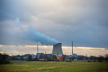 Almanya 'da Landshut Bavyera yakınlarındaki son nükleer enerji santrali Isar 2