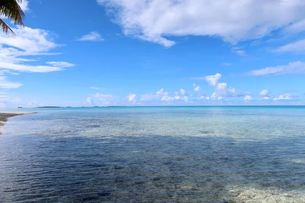Tropical Sandy Beach Blue Sky — Zdjęcie stockowe